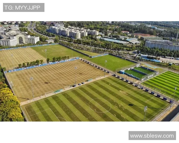 冯潇足球生涯全景回顾与个人成就详细介绍 冯潇足球生涯全景回顾与个人成就详细介绍