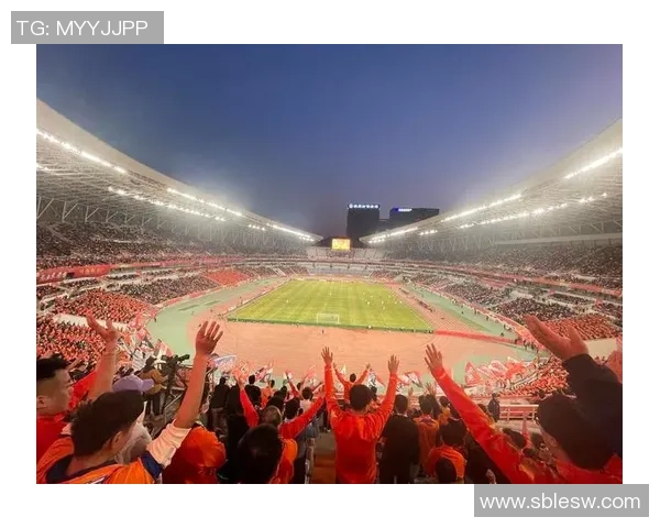 士兵足球的团结与拼搏精神在战场与球场上的完美交融