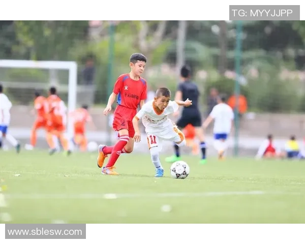 马洋洋足球：激情与梦想交织的绿茵场上奋斗之路